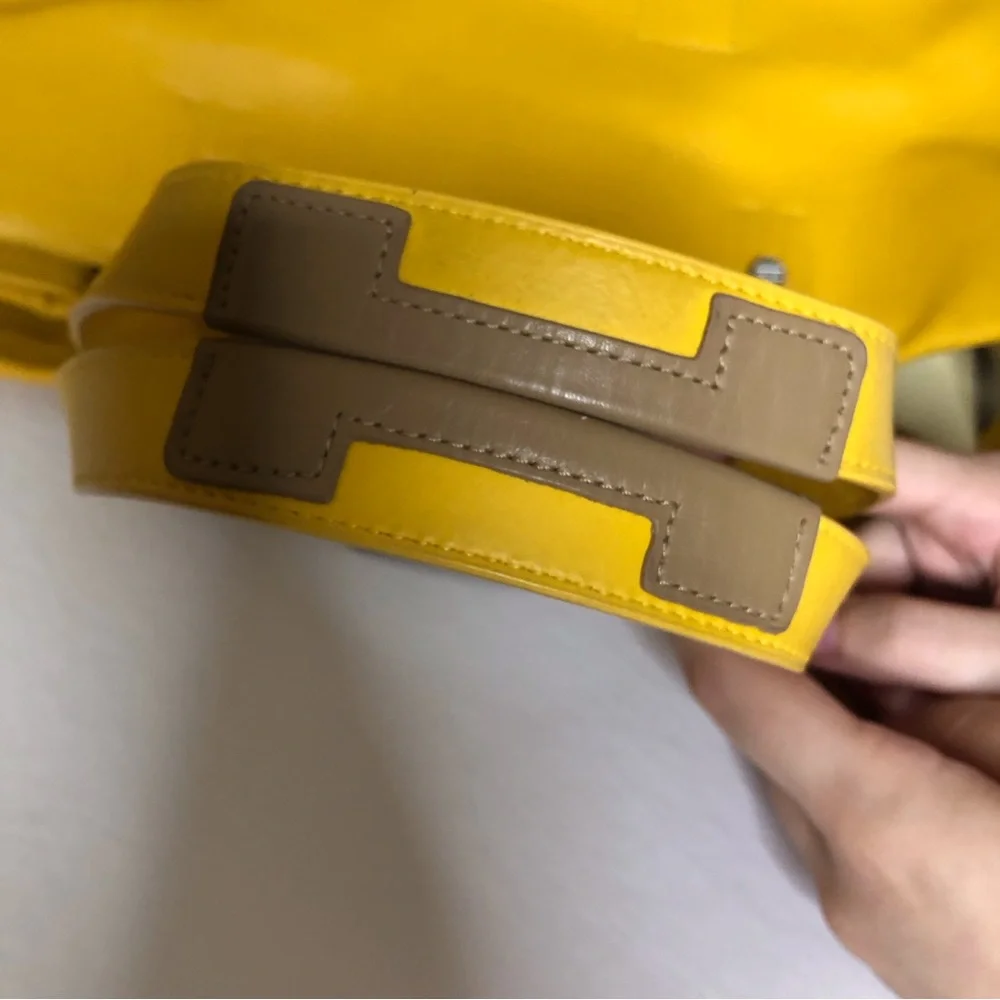 Hunter Yellow Rubber Tote - Picture 10 of 16